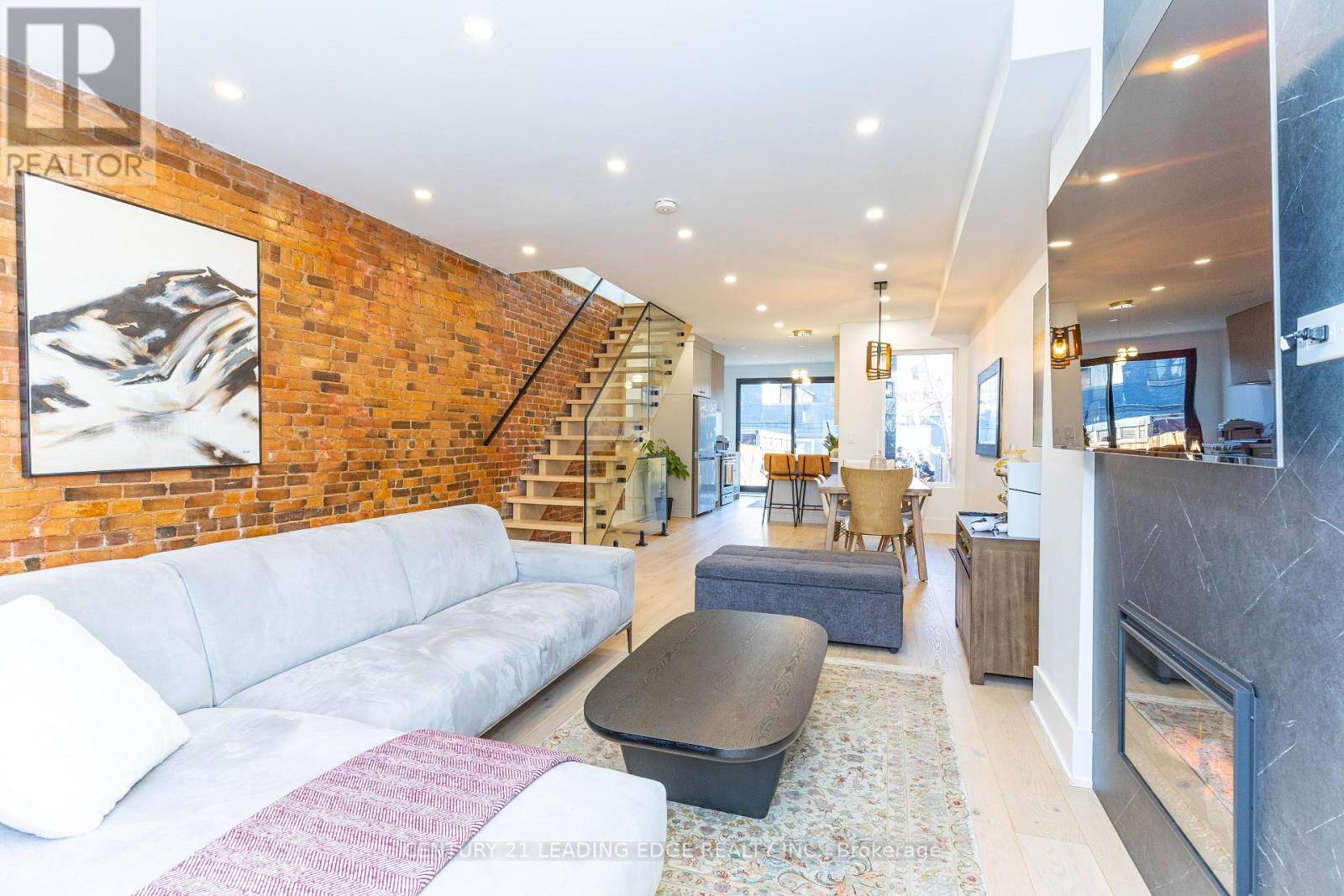 MLS® listing #29222381 for sale located at 261 HOWLAND AVENUE