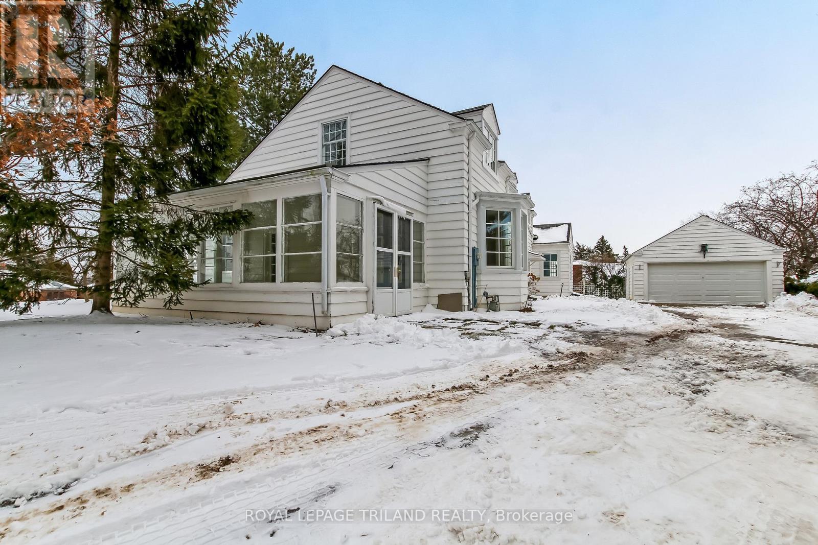 MLS® listing #29223631 for sale located at 1965 HIGHLAND HEIGHTS