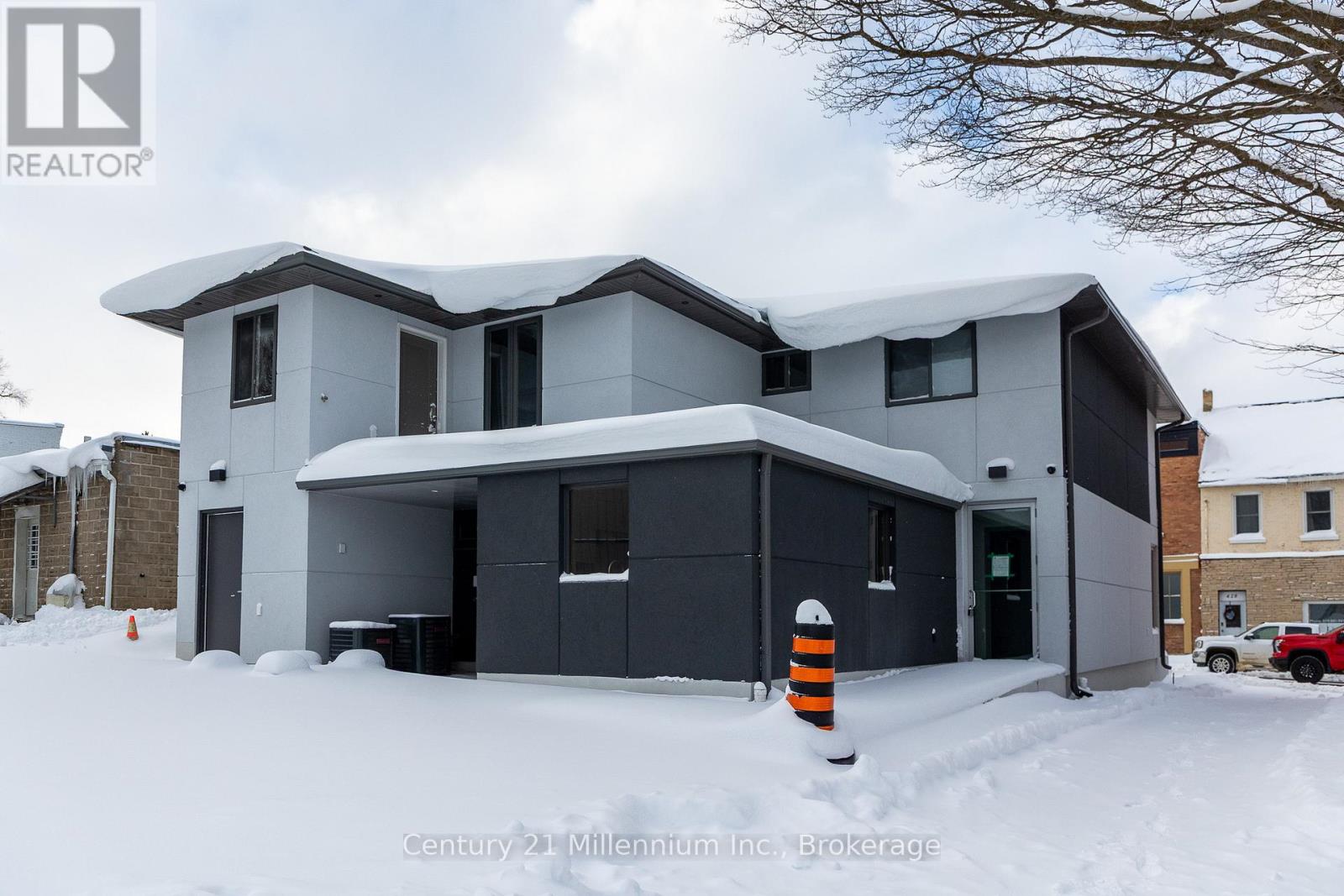 MLS® listing #29224309 for sale located at B - 413 QUEEN STREET S