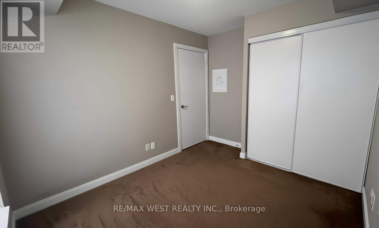 MLS® listing #29233229 for sale located at 1418 - 181 VILLAGE GREEN SQUARE