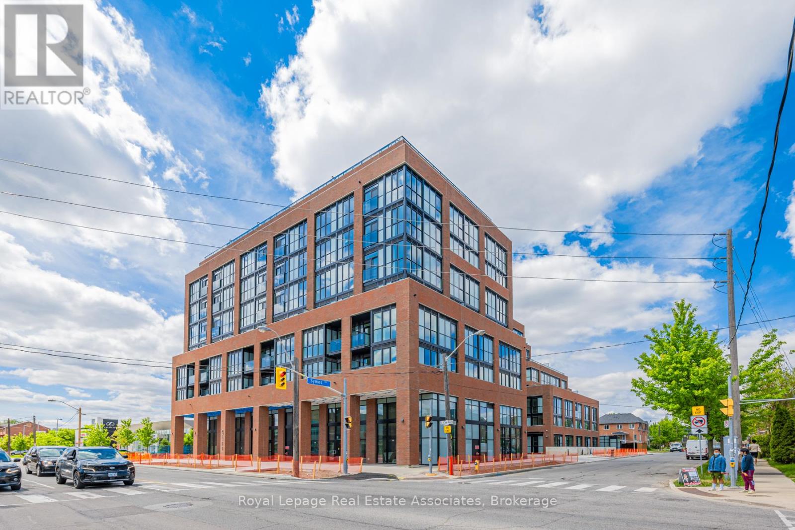 MLS® listing #29233527 for sale located at 514 - 2300 ST. CLAIR AVENUE W