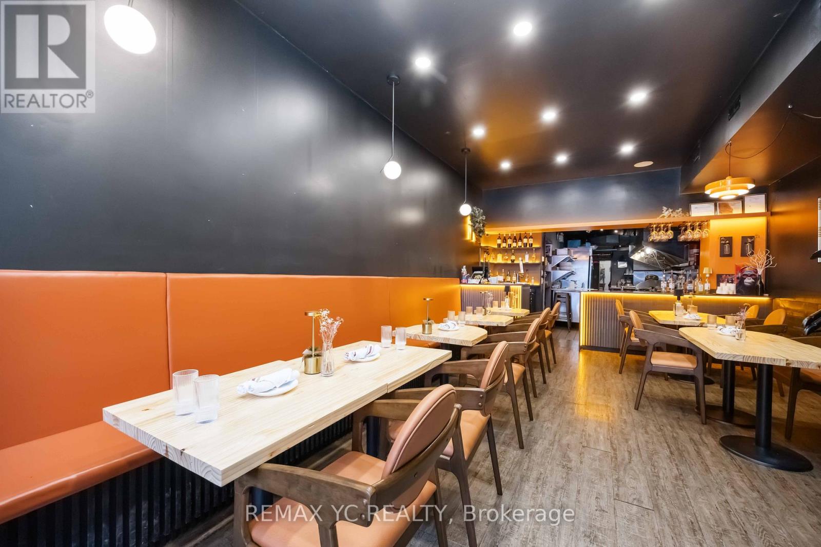 MLS® listing #29236608 for sale located at 646 QUEEN STREET W