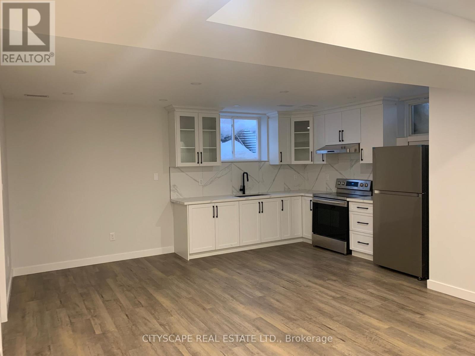 MLS® listing #29238347 for sale located at BSMT - 528 VALHALLA CRESCENT