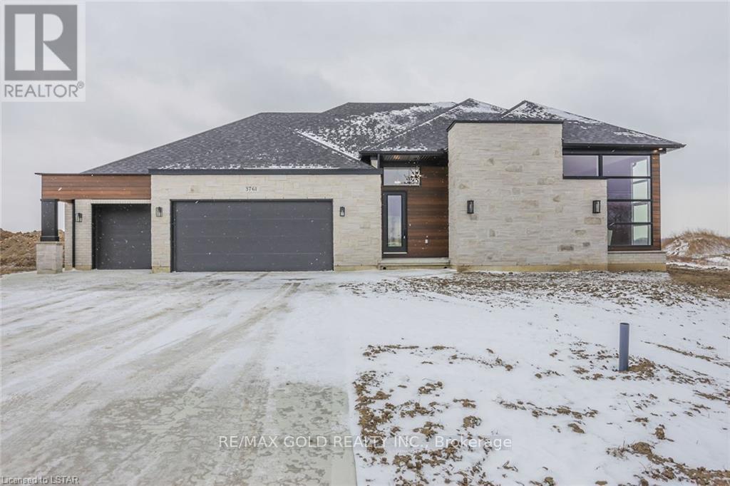 MLS® listing #29238983 for sale located at 3761 QUEEN STREET