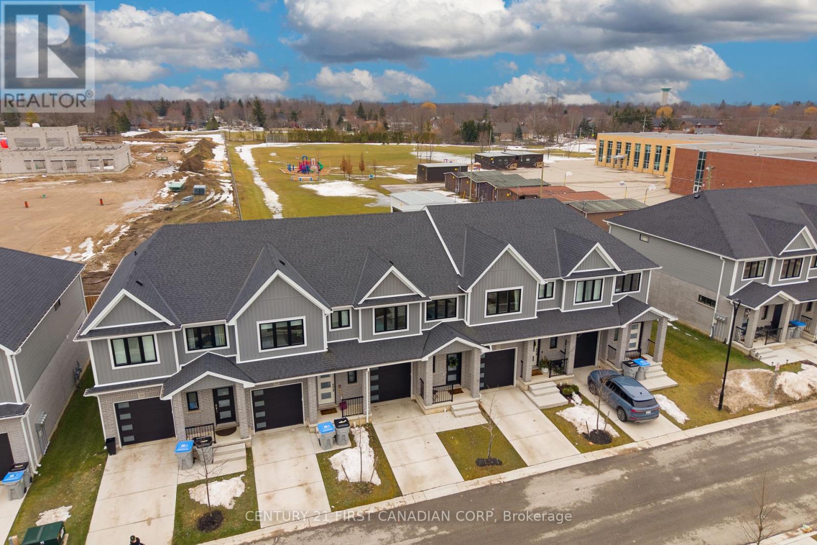 MLS® listing #29239366 for sale located at 35 - 17 NICHOLSON STREET