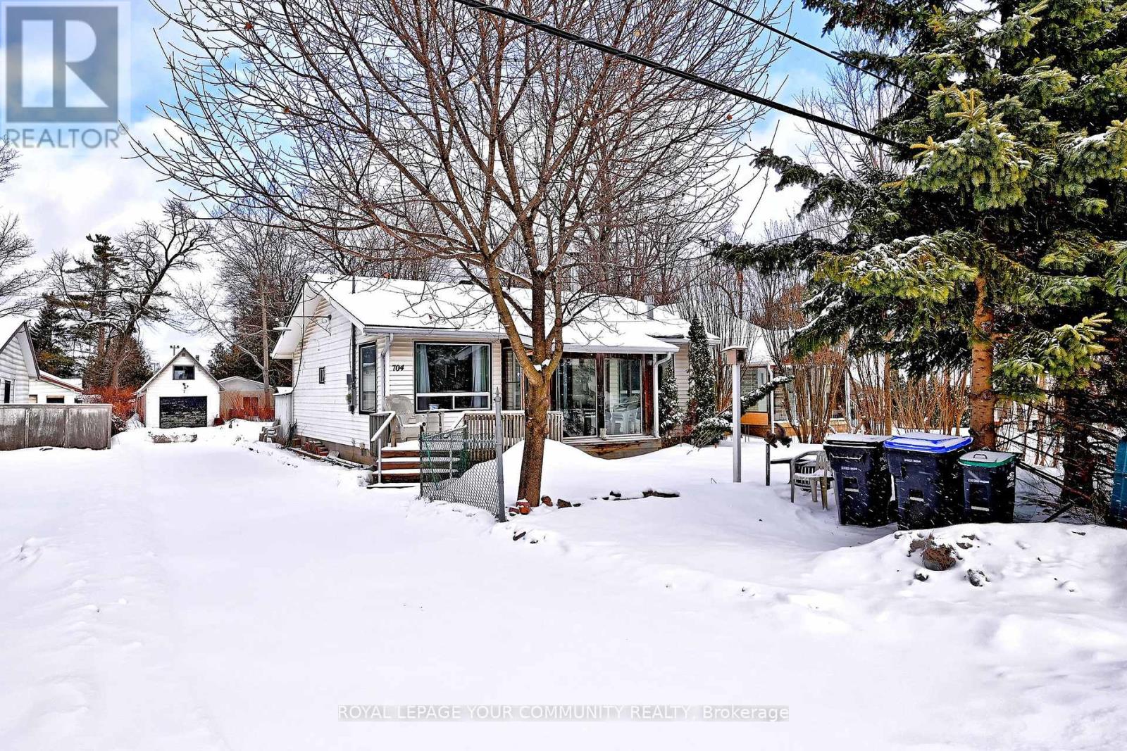 MLS® listing #29239727 for sale located at 704 HASTINGS AVENUE