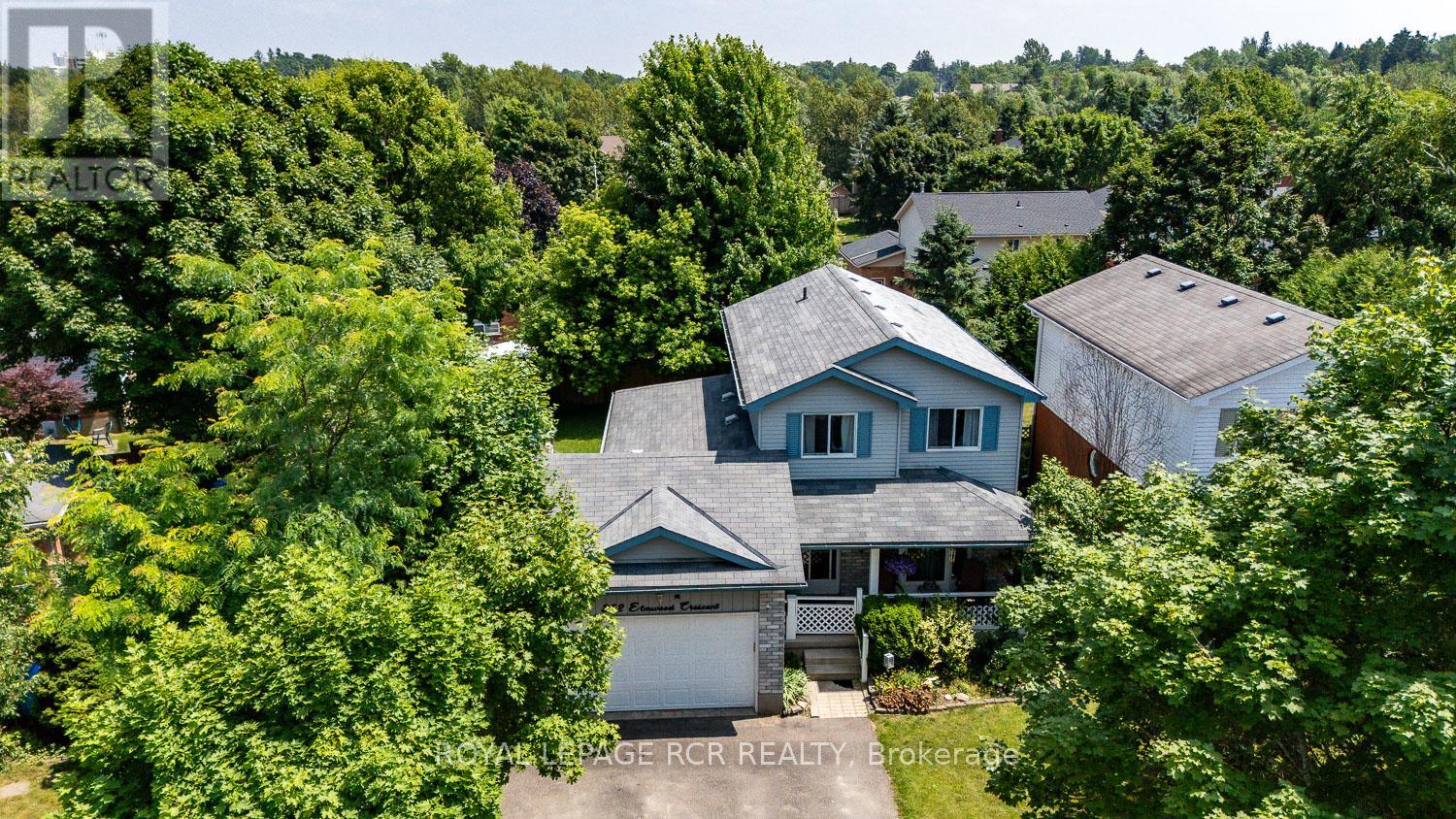 MLS® listing #29239765 for sale located at 252 ELMWOOD CRESCENT