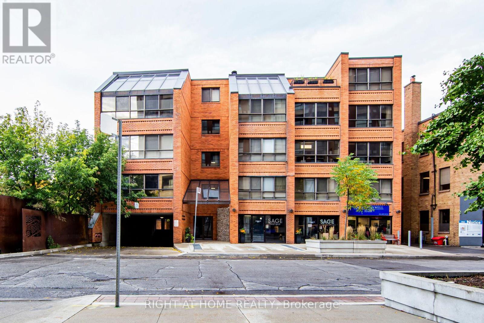 MLS® listing #29248283 for sale located at PH16 - 20 GLEBE ROAD W