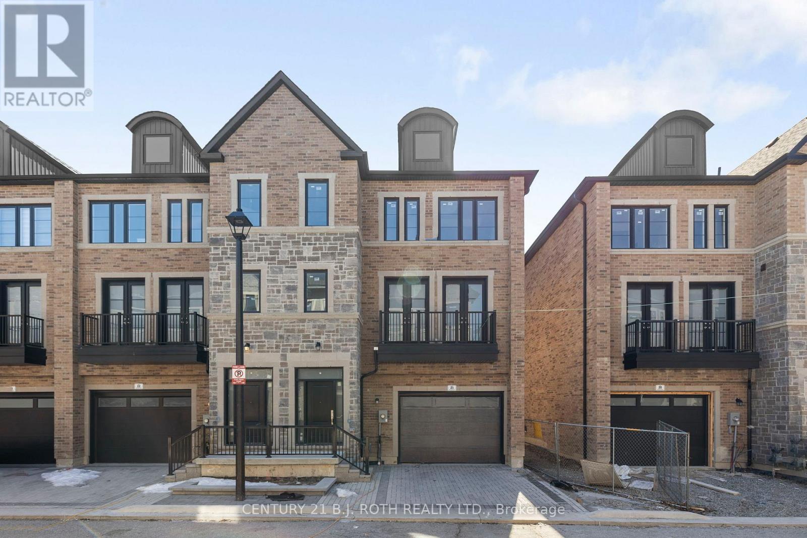 MLS® listing #29249322 for sale located at 21 - 260 EAGLE STREET