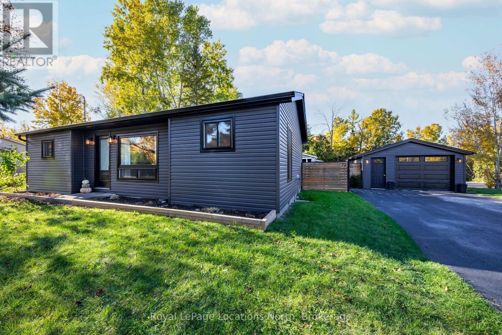 MLS® listing #29252820 for sale located at 19 DELL PARR AVENUE