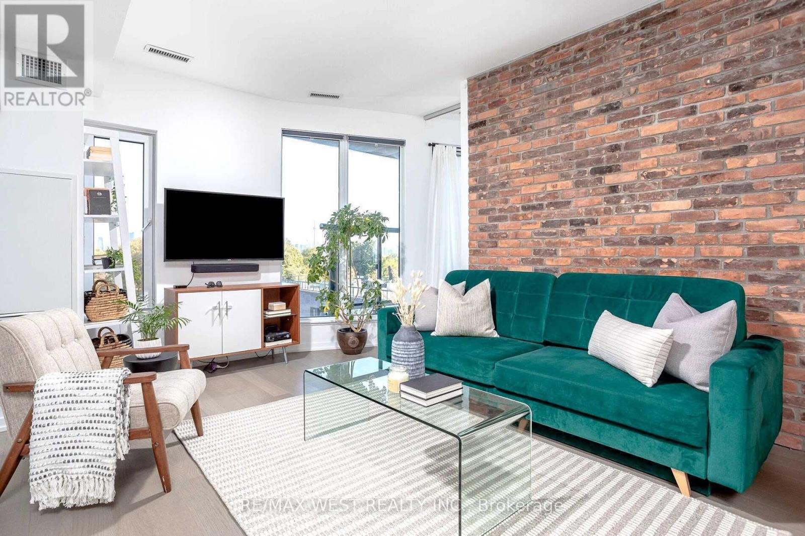 MLS® listing #29252844 for sale located at 613 - 138 ST HELENS AVENUE