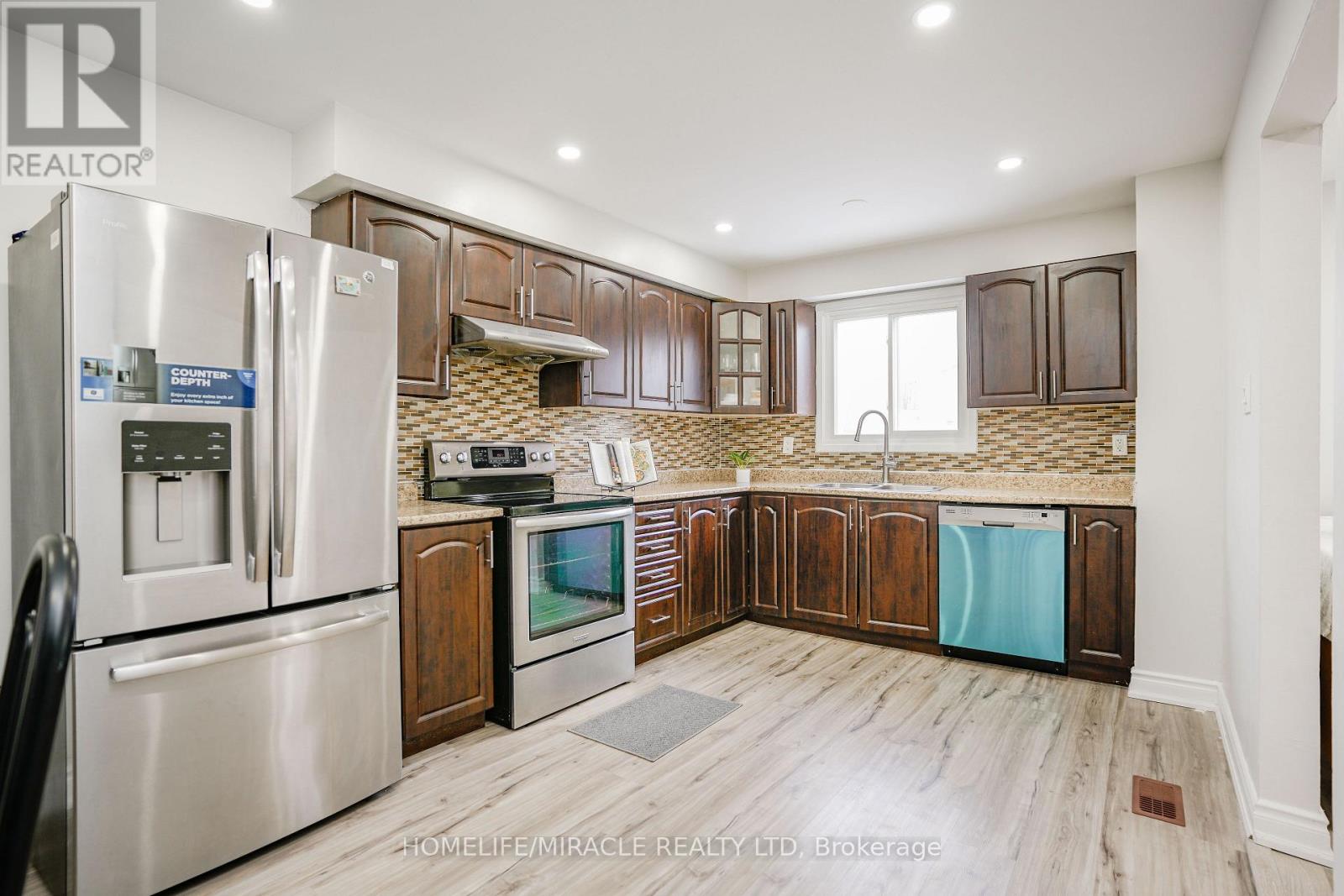 MLS® listing #29253246 for sale located at 15 HEATHERSIDE COURT