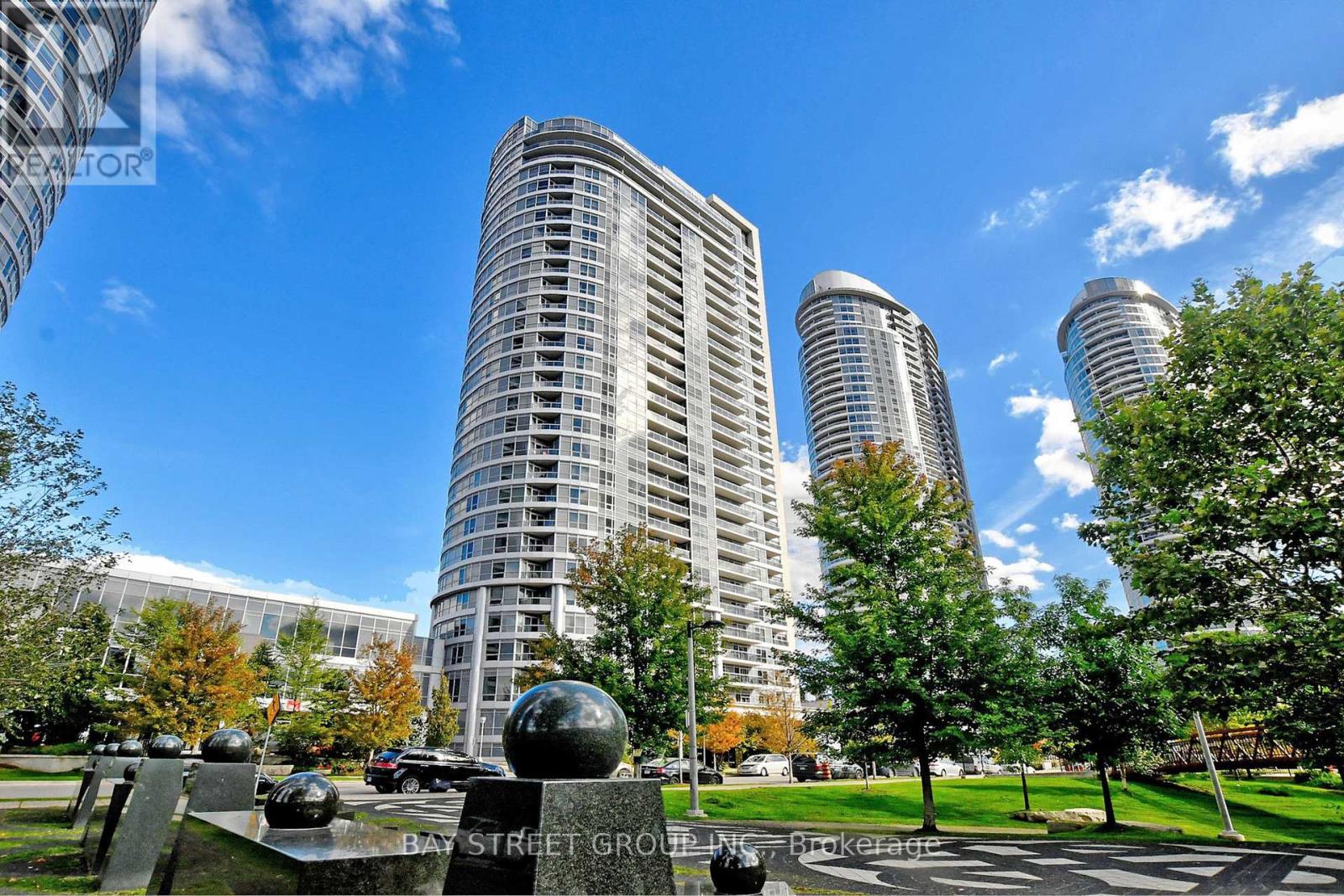MLS® listing #29254030 for sale located at PH3 - 151 VILLAGE GREEN SQUARE