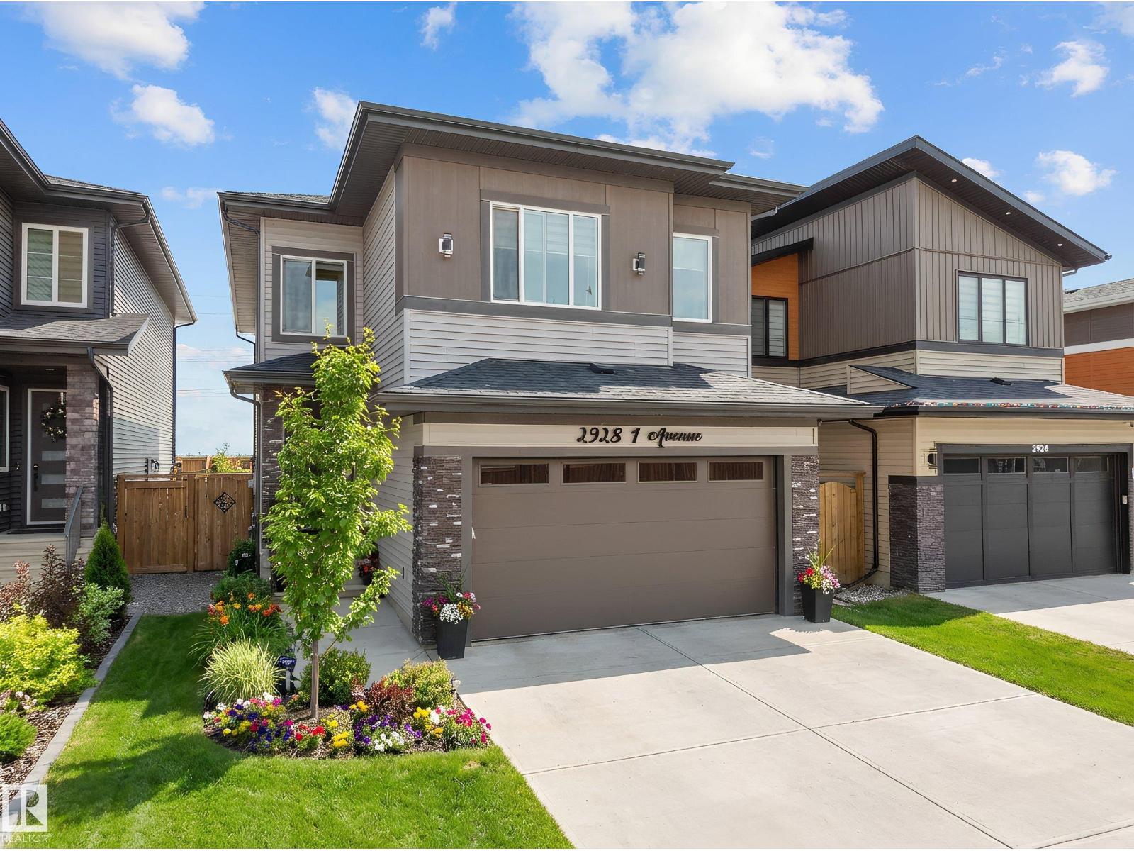 MLS® listing #29256365 for sale located at 2928 1 AV SW