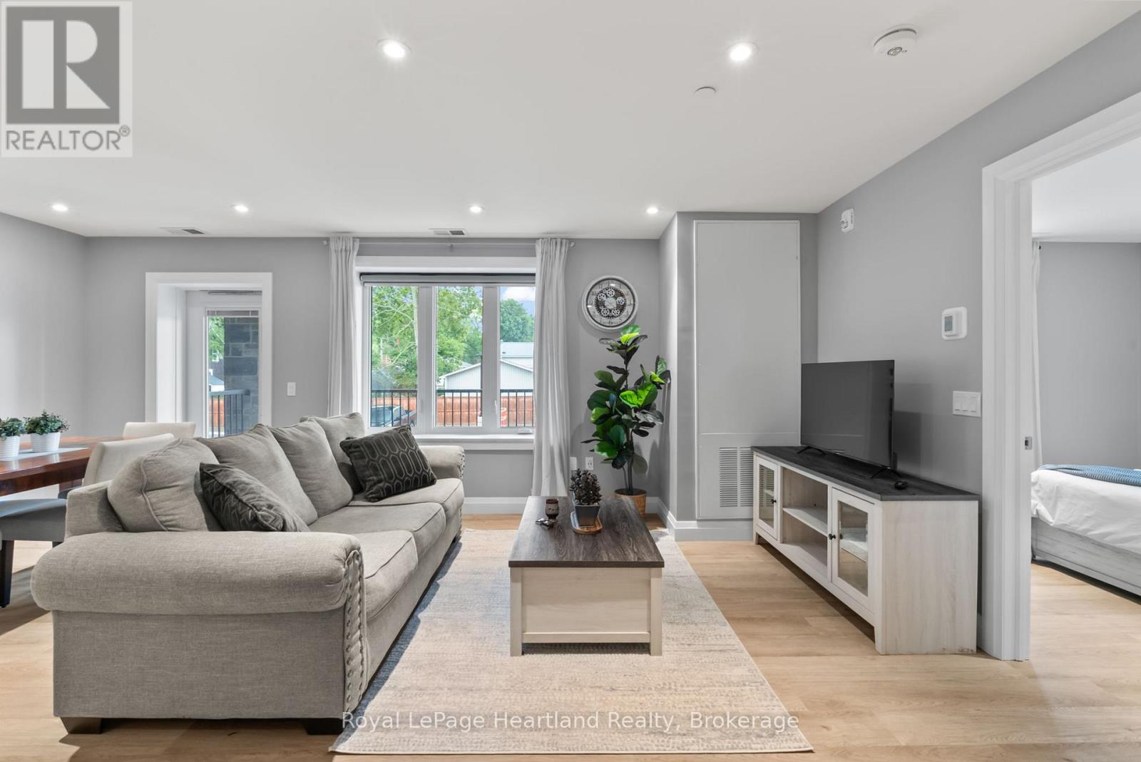 MLS® listing #29258094 for sale located at 401 - 187 VICTORIA STREET W