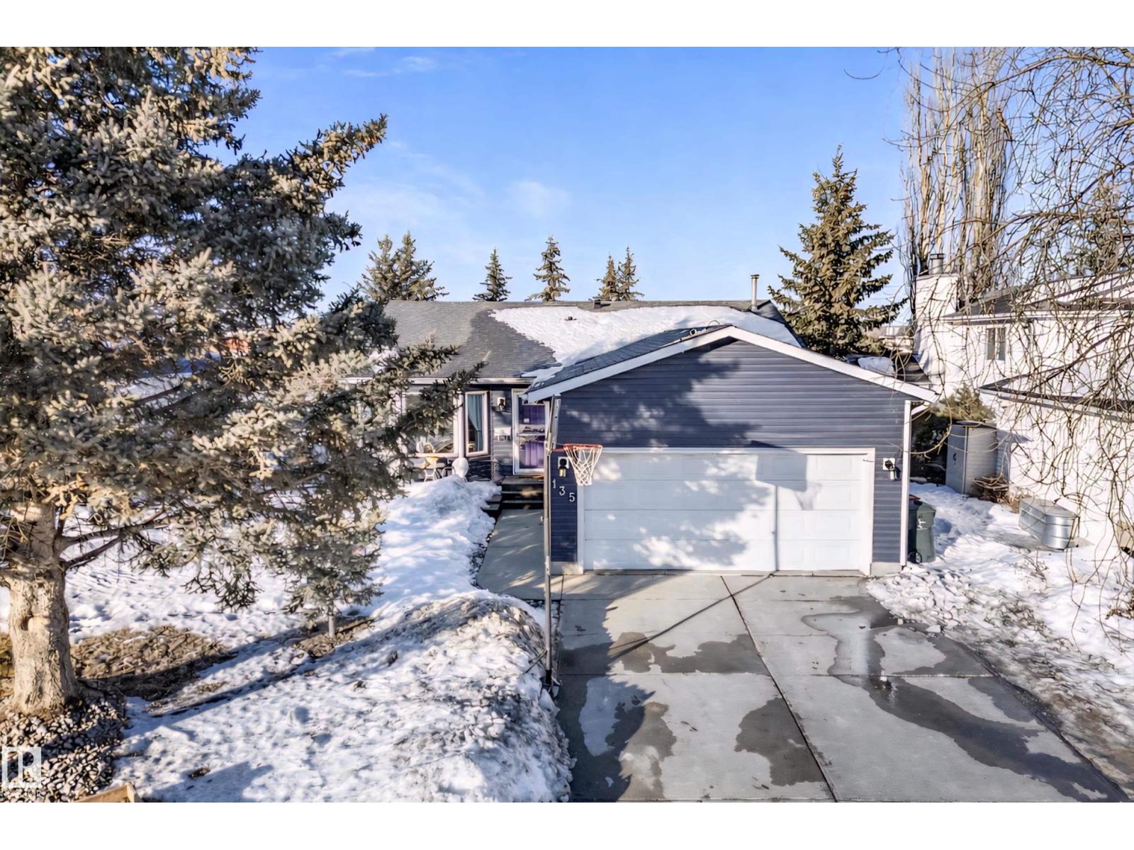 MLS® listing #29258272 for sale located at 135 ST. ANDREWS DR