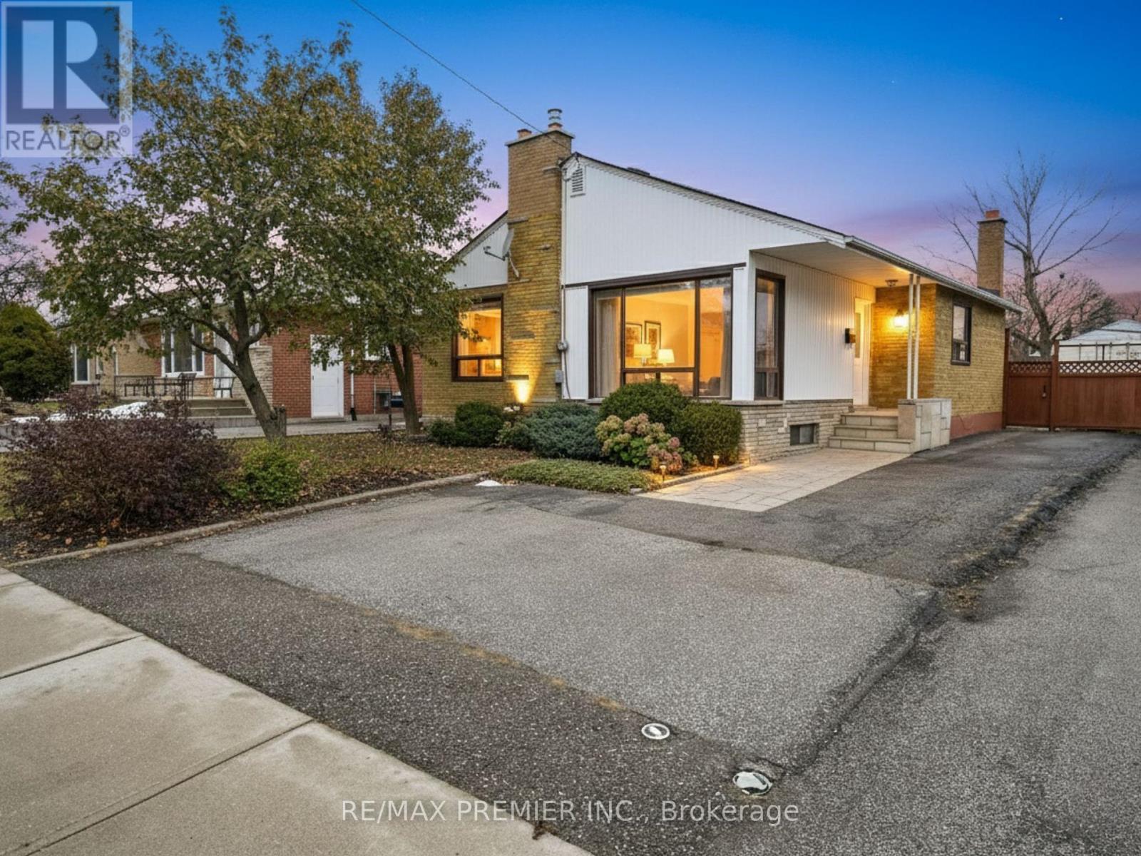 MLS® listing #29259799 for sale located at 30 MONCRIEFF DRIVE