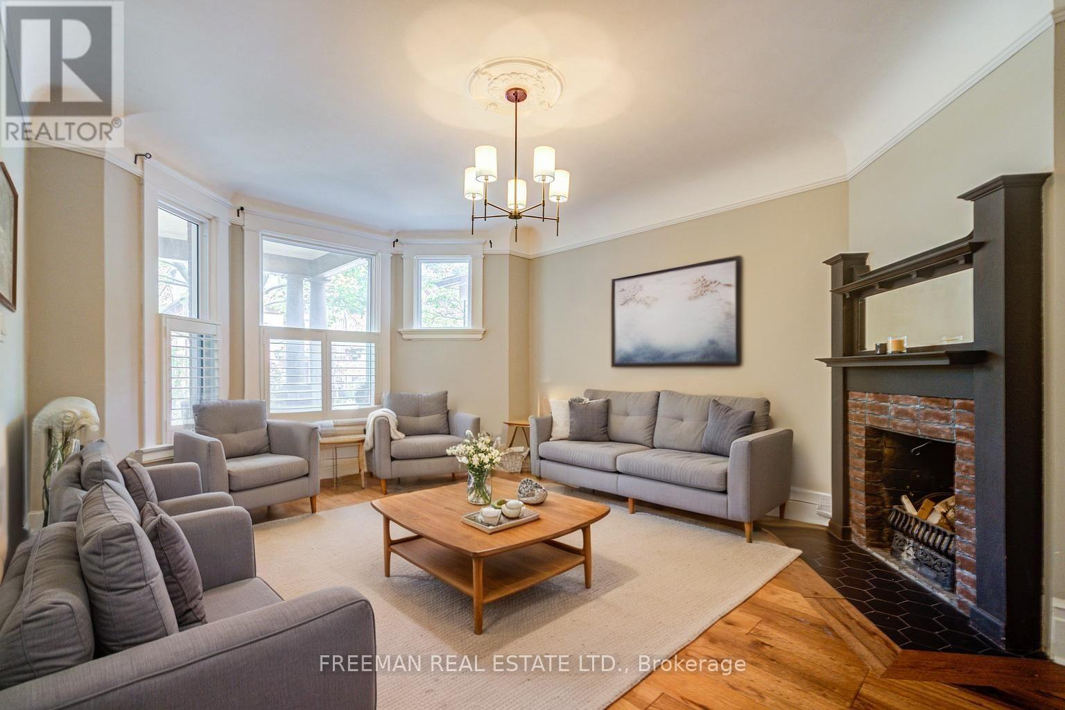 MLS® listing #29262379 for sale located at 555 MARKHAM STREET