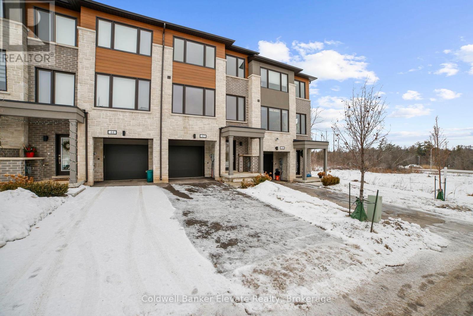 MLS® listing #29264899 for sale located at 42 WINDTREE WAY