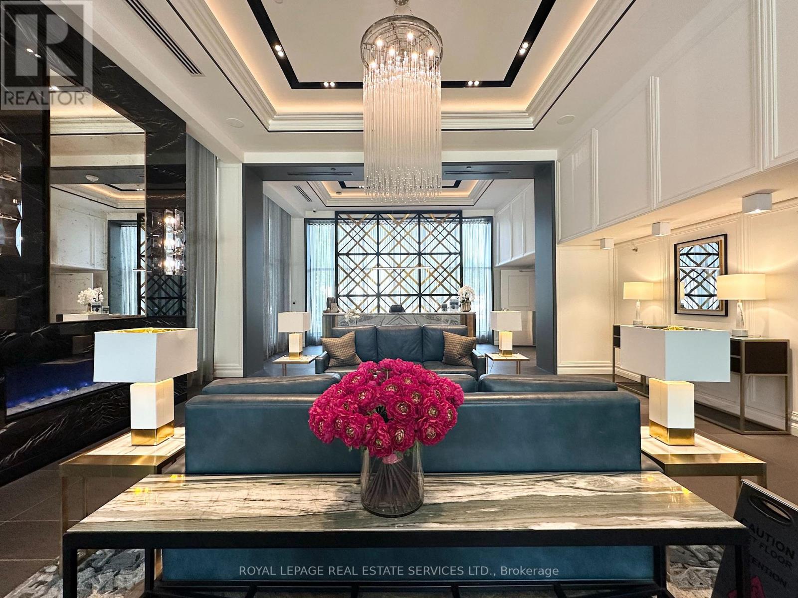 MLS® listing #29269356 for sale located at 805 - 2333 TAUNTON ROAD