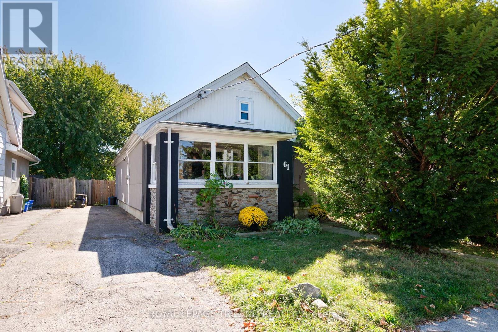 MLS® listing #29278655 for sale located at 61 BRISCOE STREET W