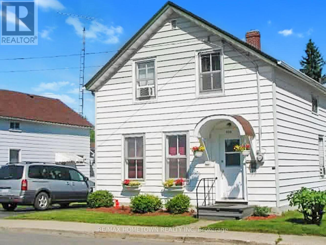 MLS® listing #29278787 for sale located at 204 WOOD STREET E