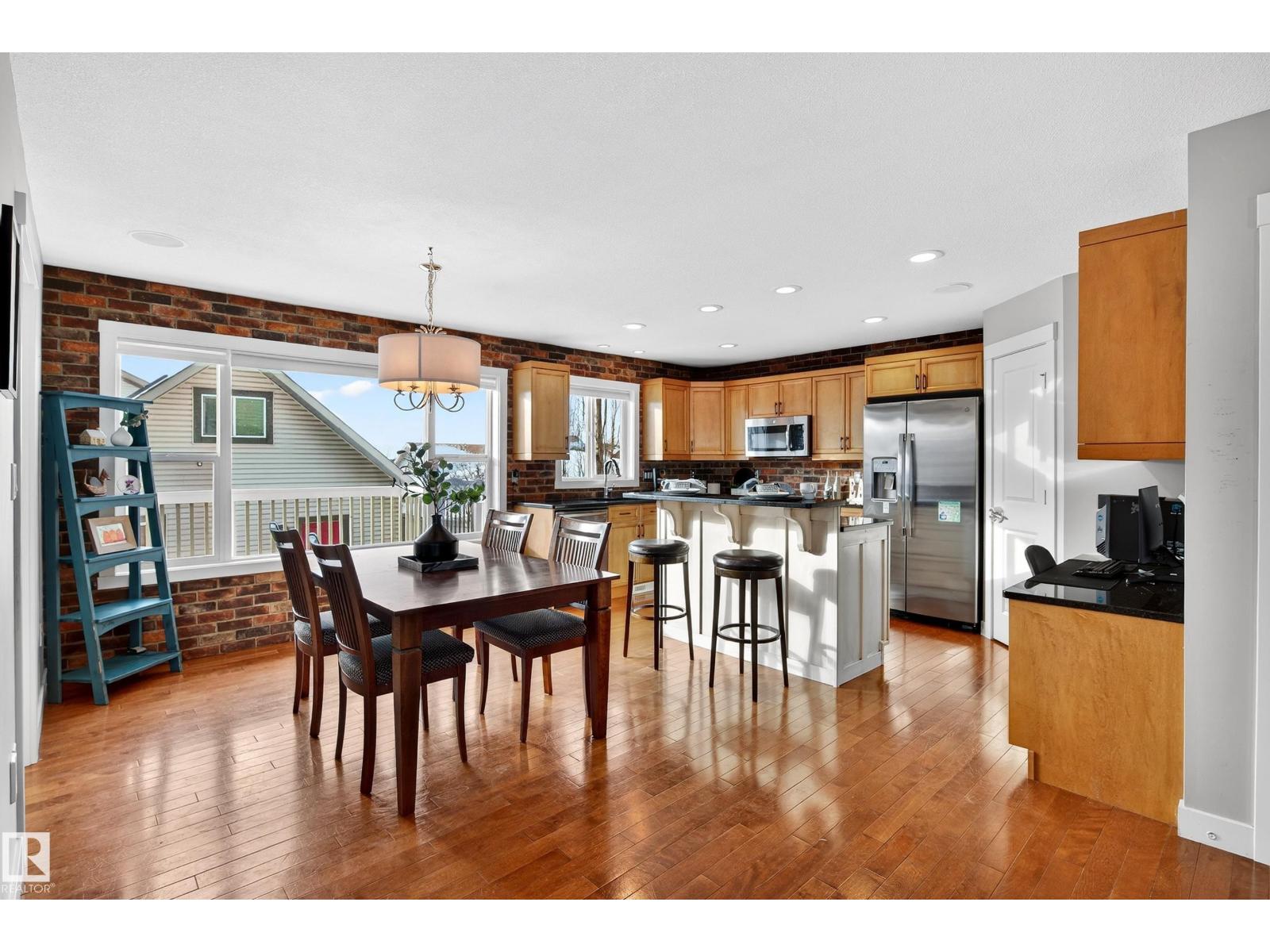 MLS® listing #29279378 for sale located at 1904 TOWNE CENTRE BV NW