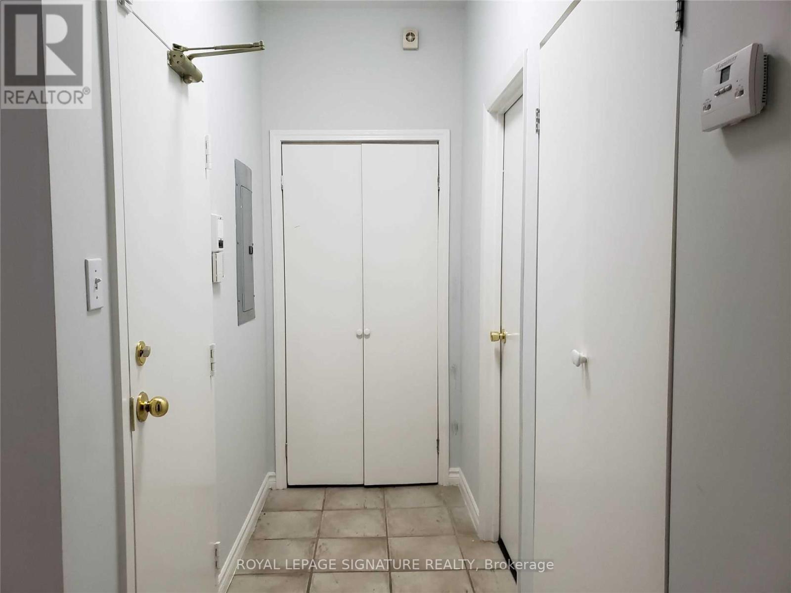 MLS® listing #29283589 for sale located at 2 - 222 QUEEN STREET S