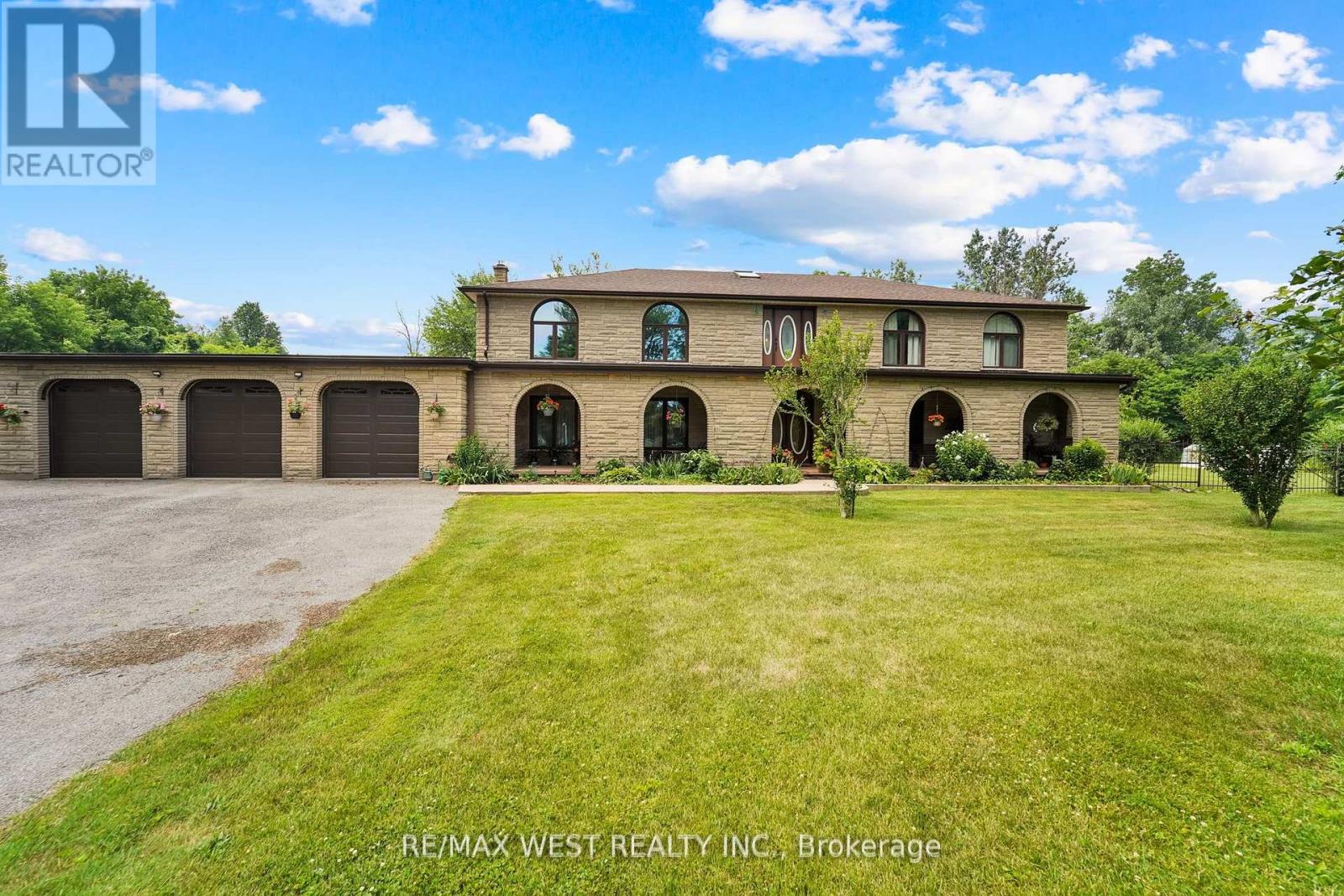 MLS® listing #29286487 for sale located at 805 CENTRE ROAD