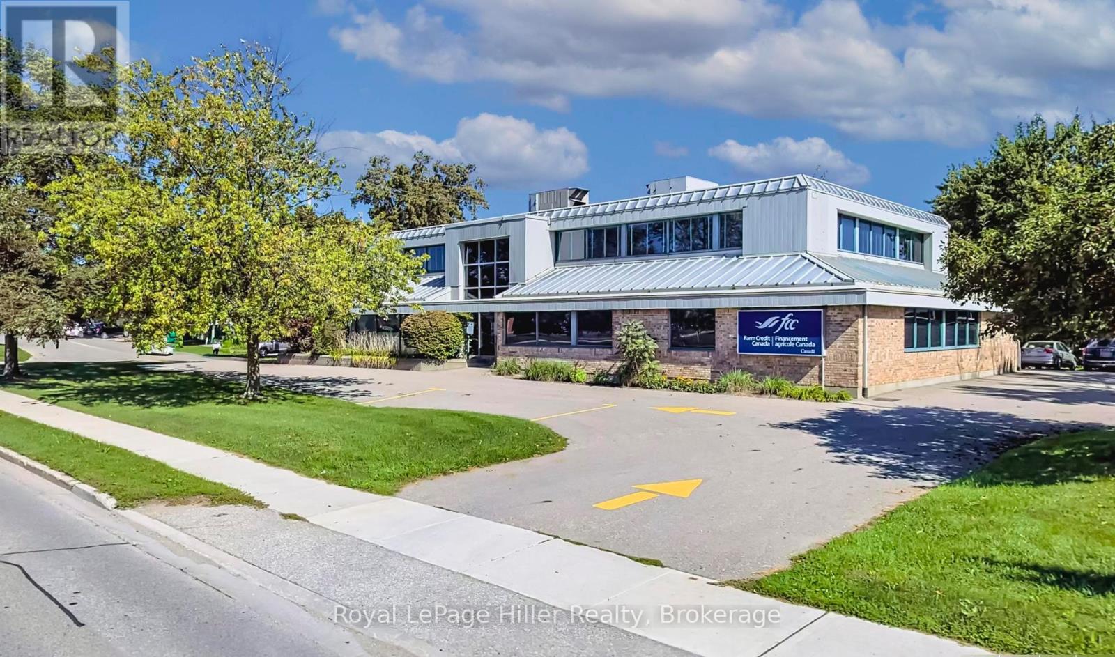 MLS® listing #29288798 for sale located at 516 HURON STREET