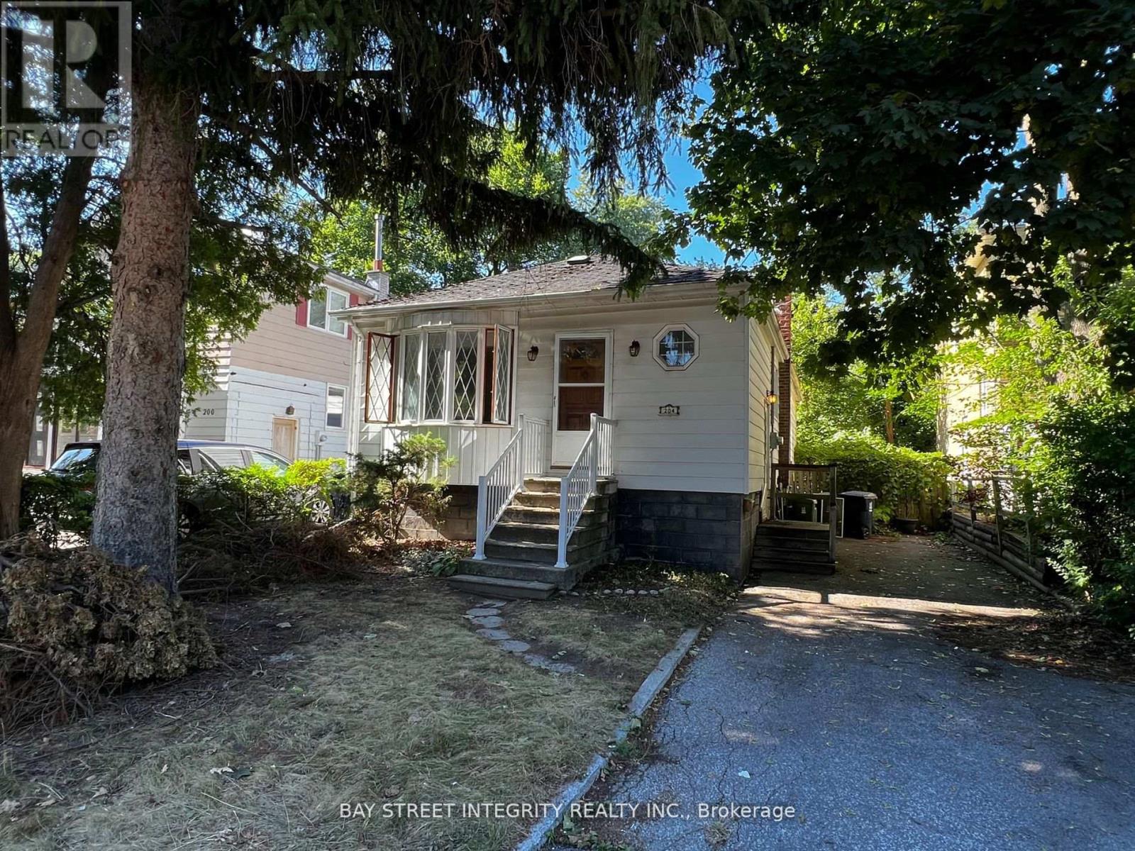 MLS® listing #29288902 for sale located at 204 GREENFIELD AVENUE