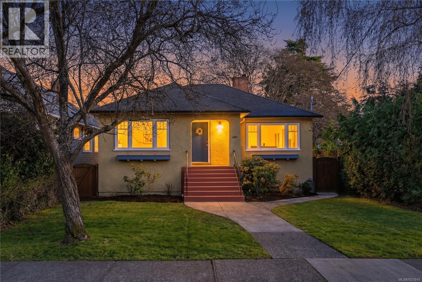 MLS® listing #29290813 for sale located at 1537 Hampshire Rd