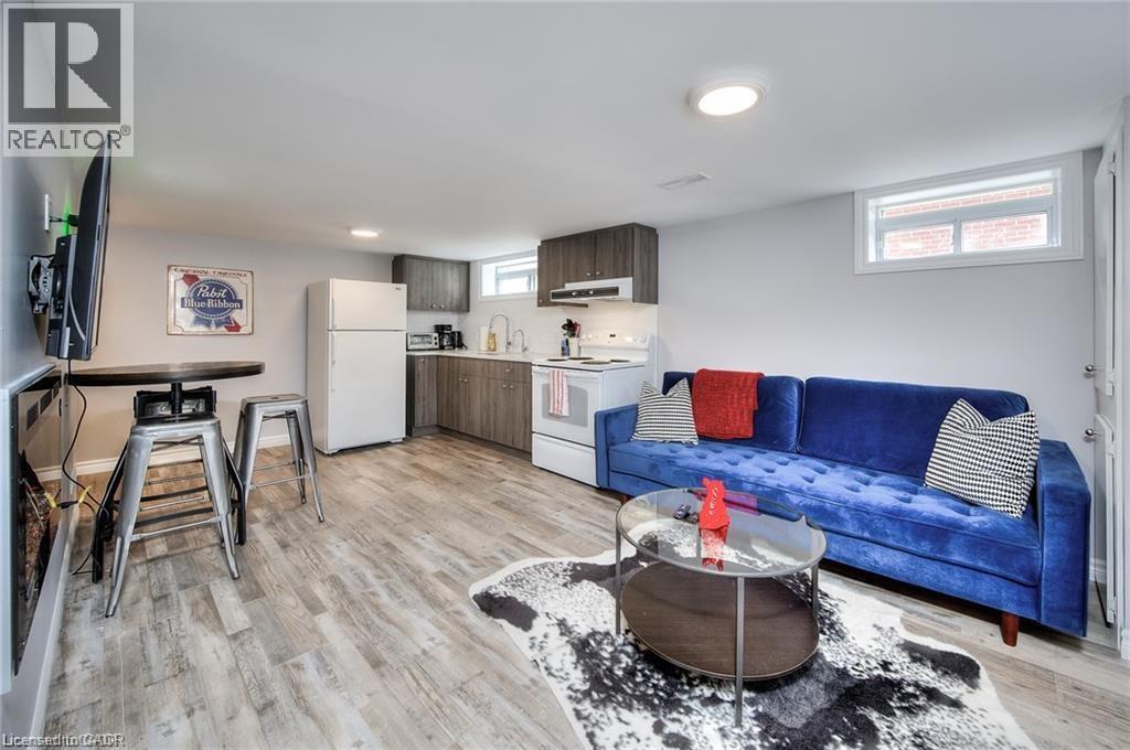 MLS® listing #29291352 for sale located at 40 BRUNSWICK Avenue Unit# B