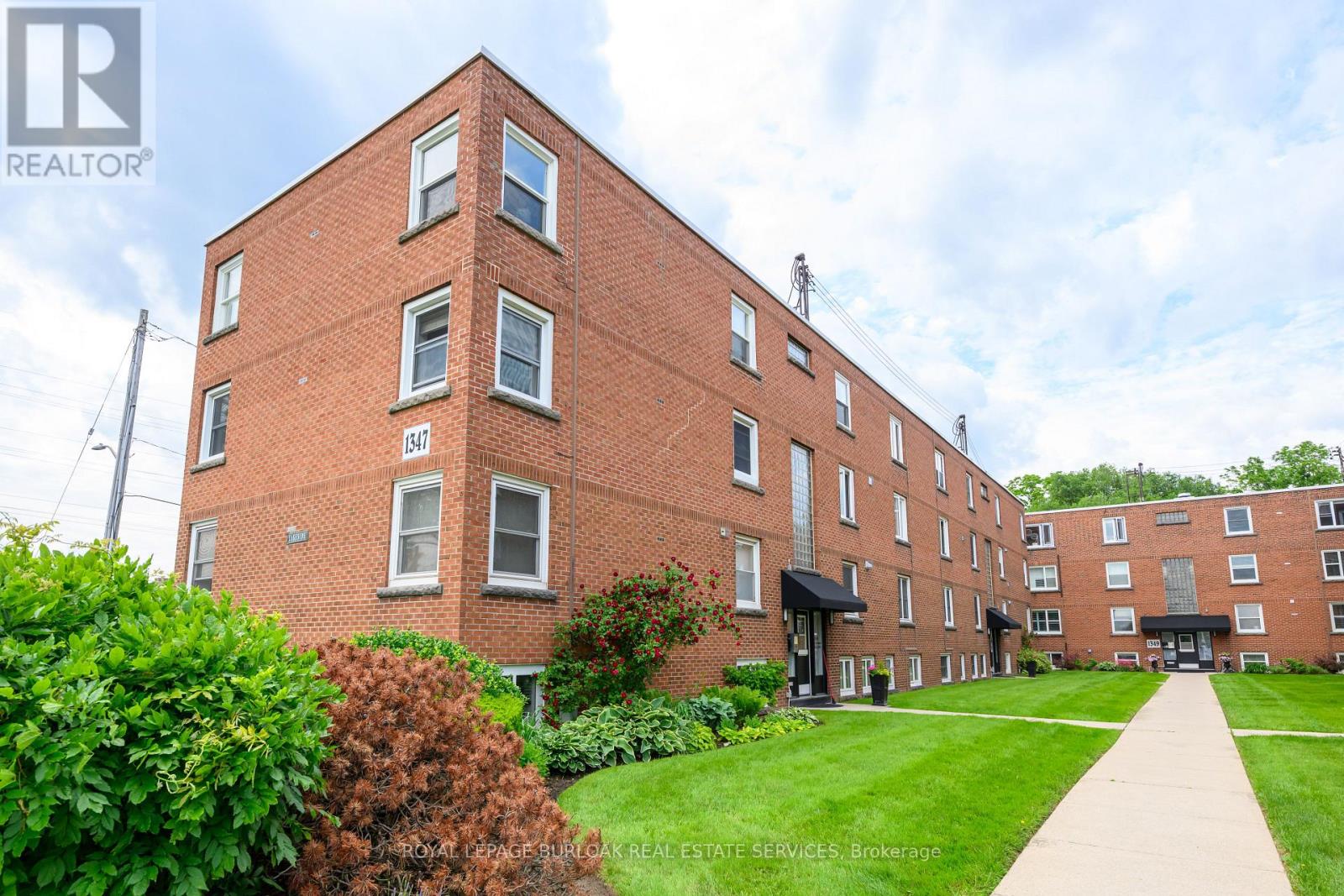 MLS® listing #29293122 for sale located at 24 - 1347 LAKESHORE ROAD