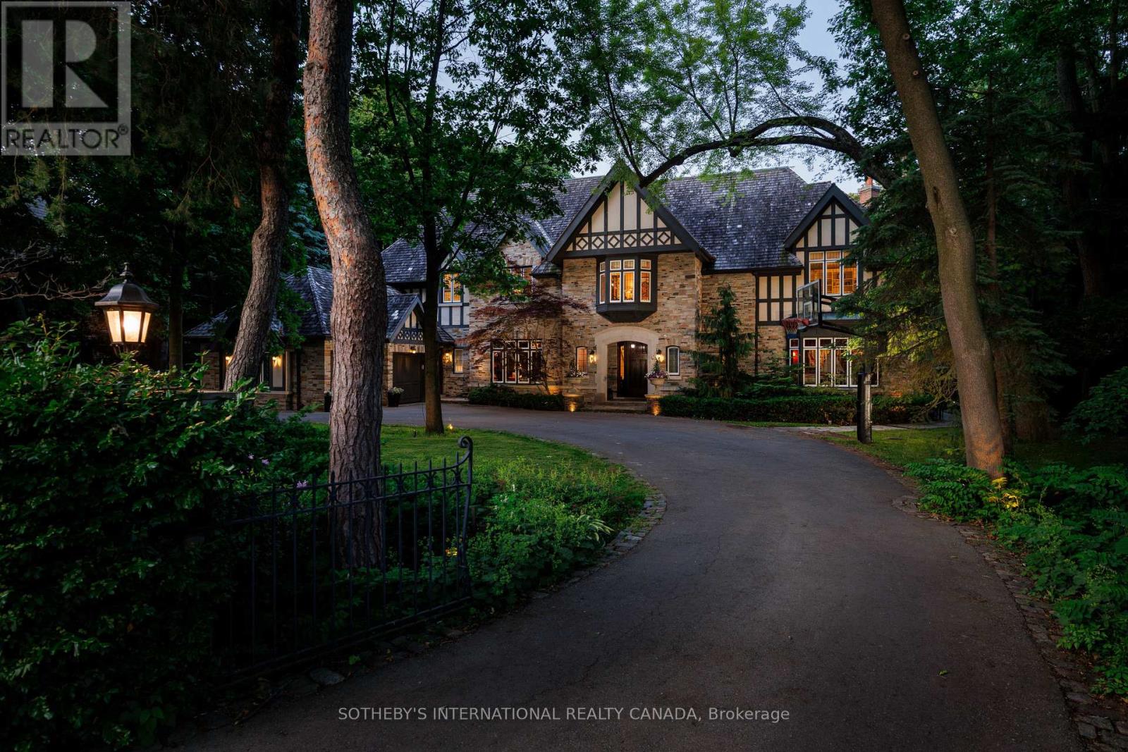 MLS® listing #29293127 for sale located at 67 KINGSWAY CRESCENT