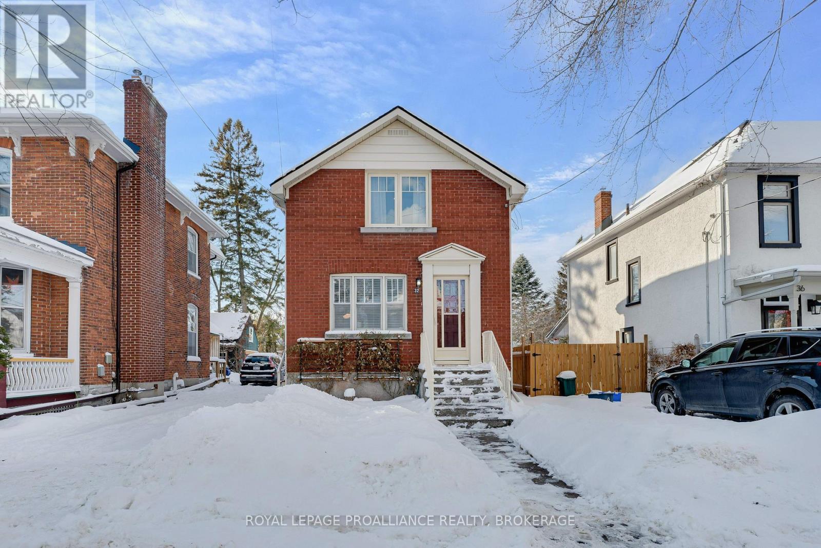 MLS® listing #29293571 for sale located at 32 LIVINGSTON AVENUE