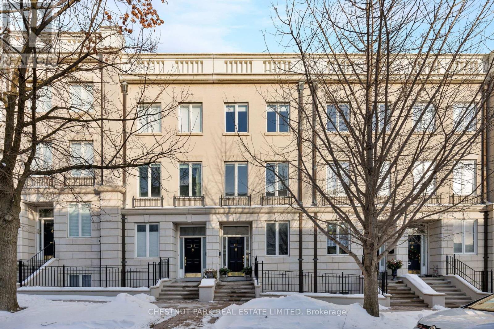 MLS® listing #29295382 for sale located at 211 WALMER ROAD