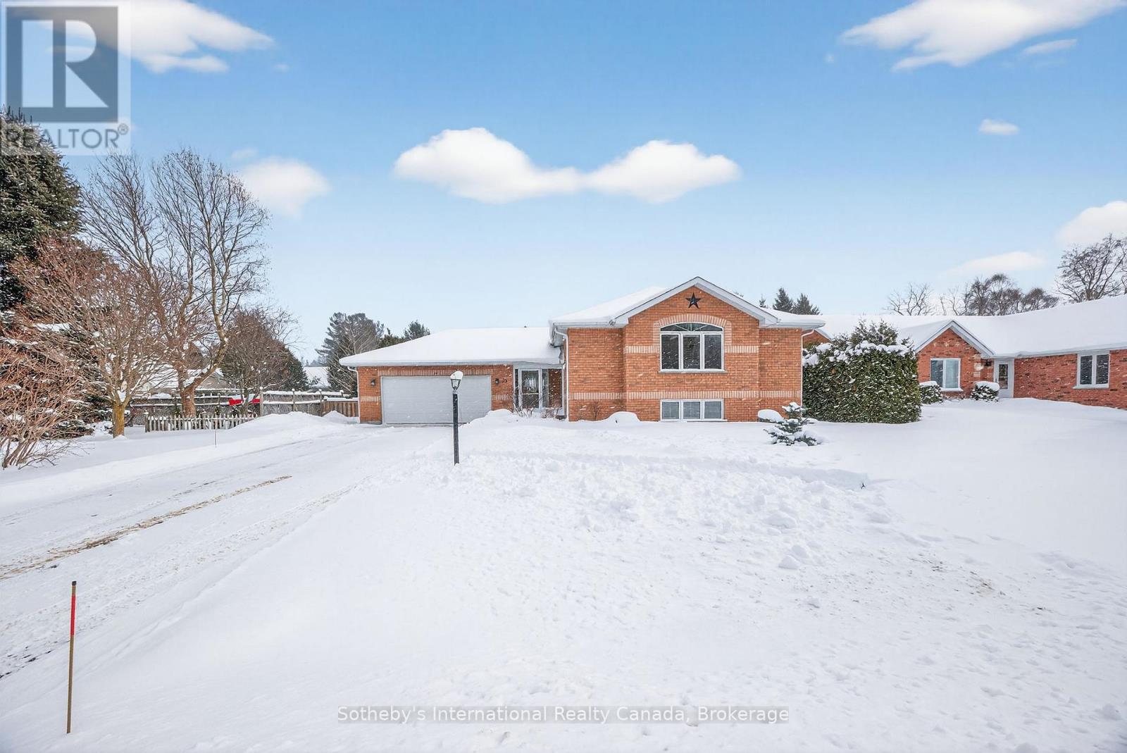 MLS® listing #29296760 for sale located at 35 ELGIN STREET S