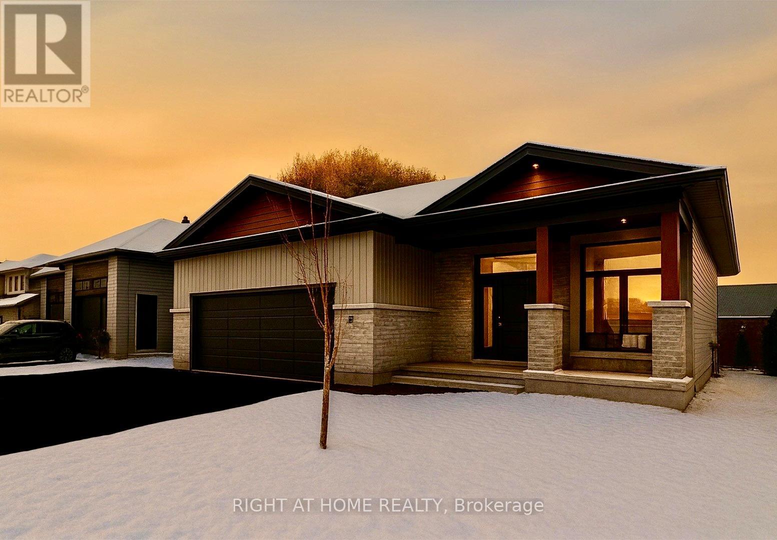 MLS® listing #29297516 for sale located at 201 VERSAILLE STREET