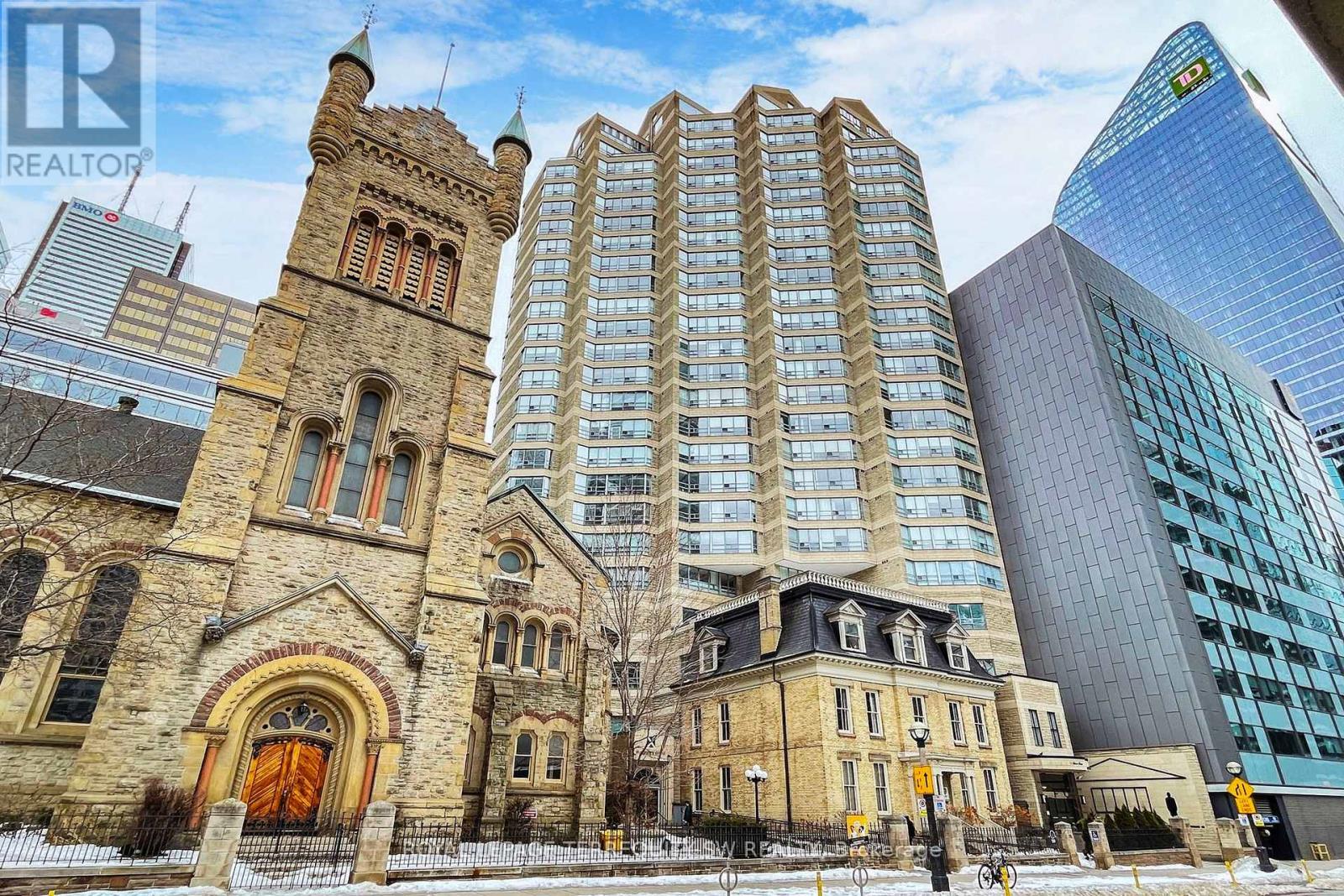MLS® listing #29298545 for sale located at 2001 - 71 SIMCOE STREET