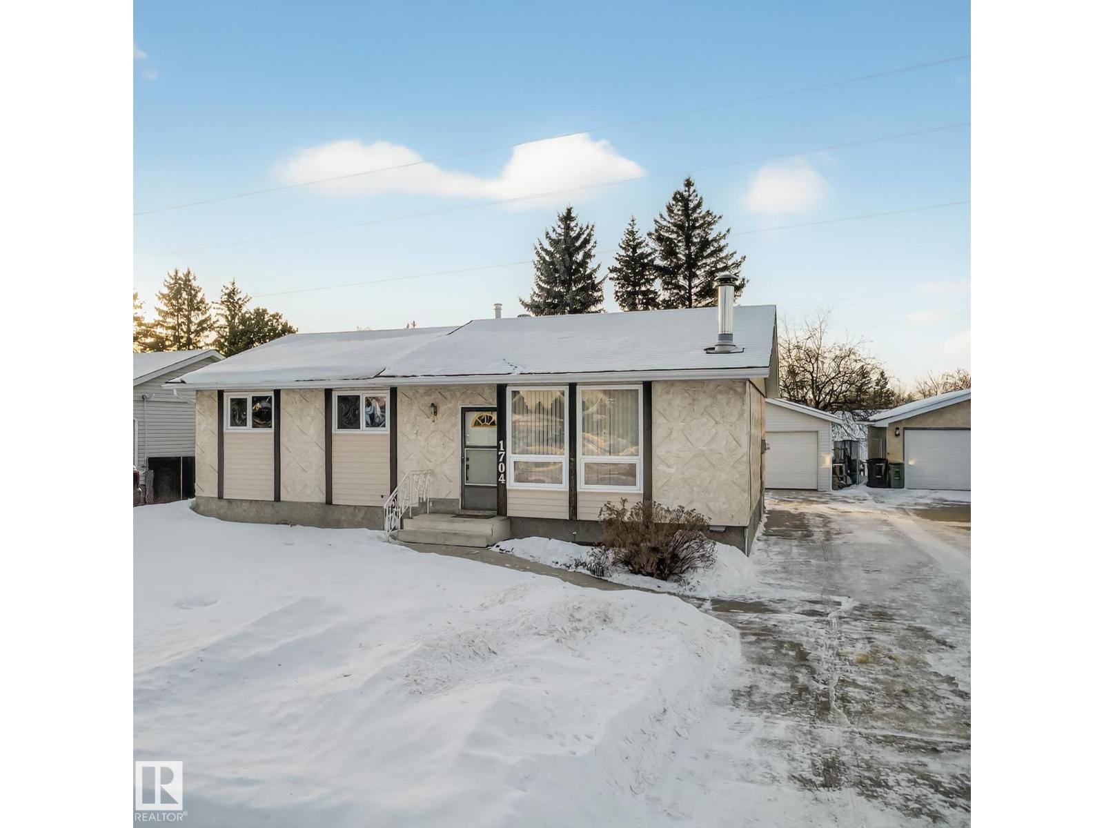 MLS® listing #29300461 for sale located at 1704 89 ST NW