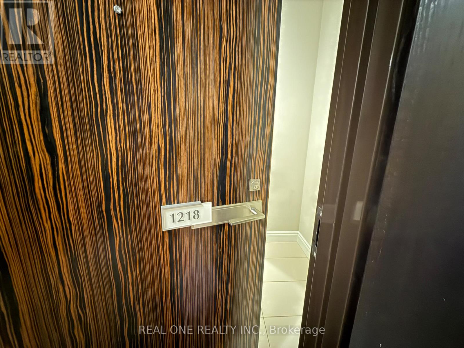 MLS® listing #29304986 for sale located at 1218 - 325 SOUTH PARK ROAD