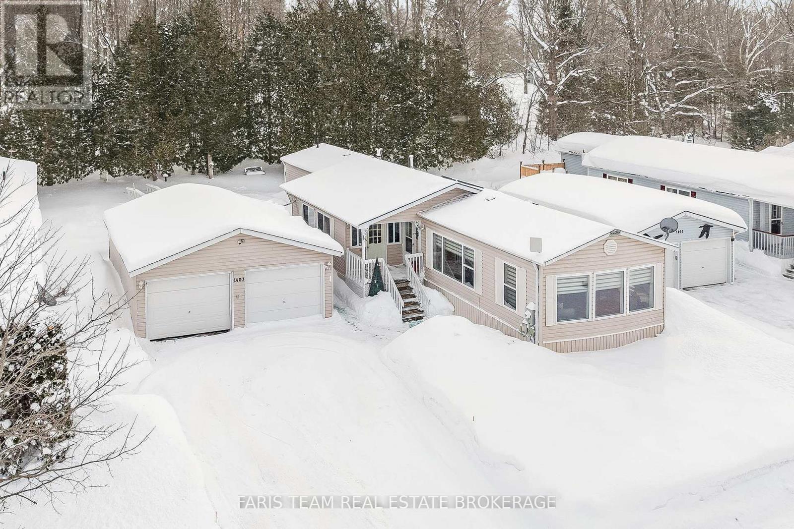 MLS® listing #29305129 for sale located at 1407 FOX ROAD