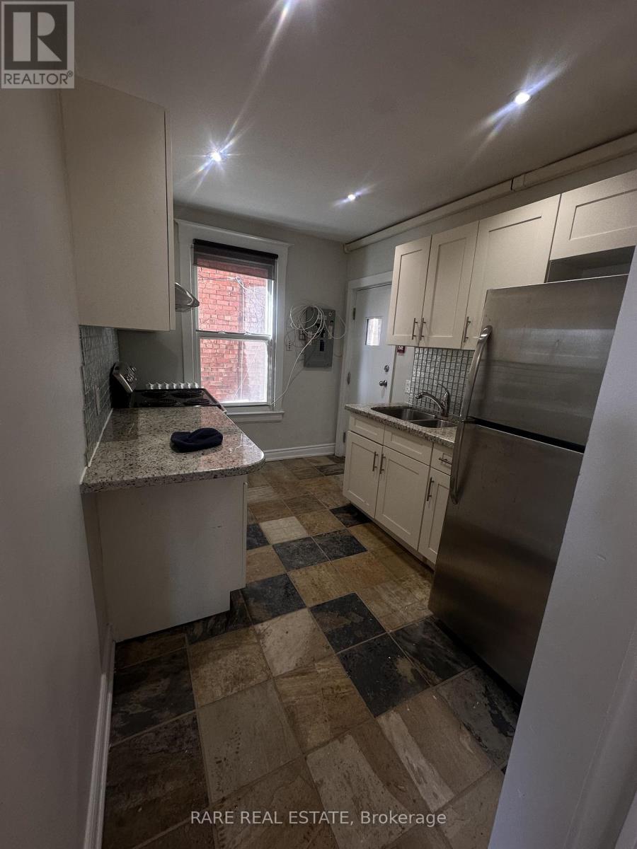 MLS® listing #29308839 for sale located at 4 - 196 ROBERT STREET