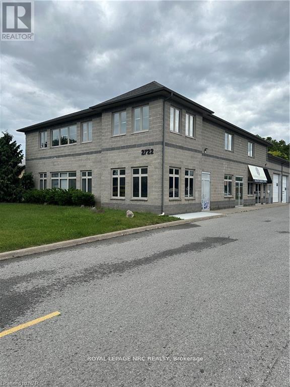 MLS® listing #29312759 for sale located at 12 - 2722 SAINT PAUL AVENUE