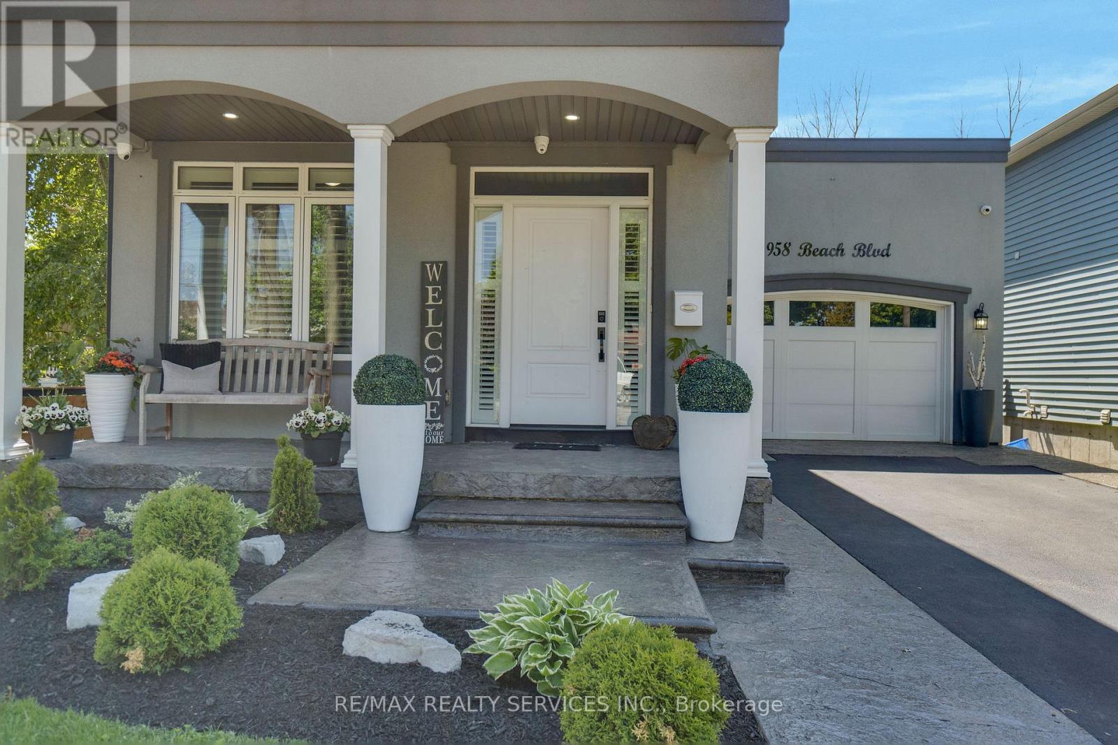 MLS® listing #29317143 for sale located at 958 BEACH BOULEVARD