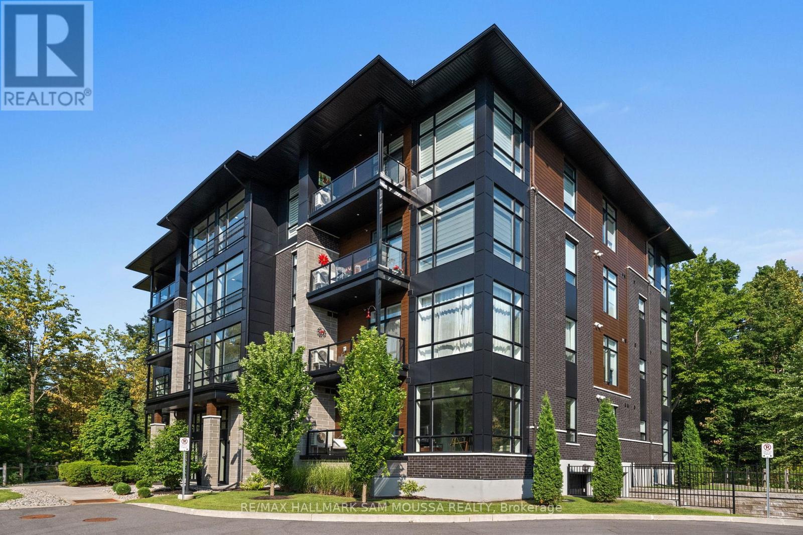 MLS® listing #29317174 for sale located at 101 - 120 CORTILE PRIVATE