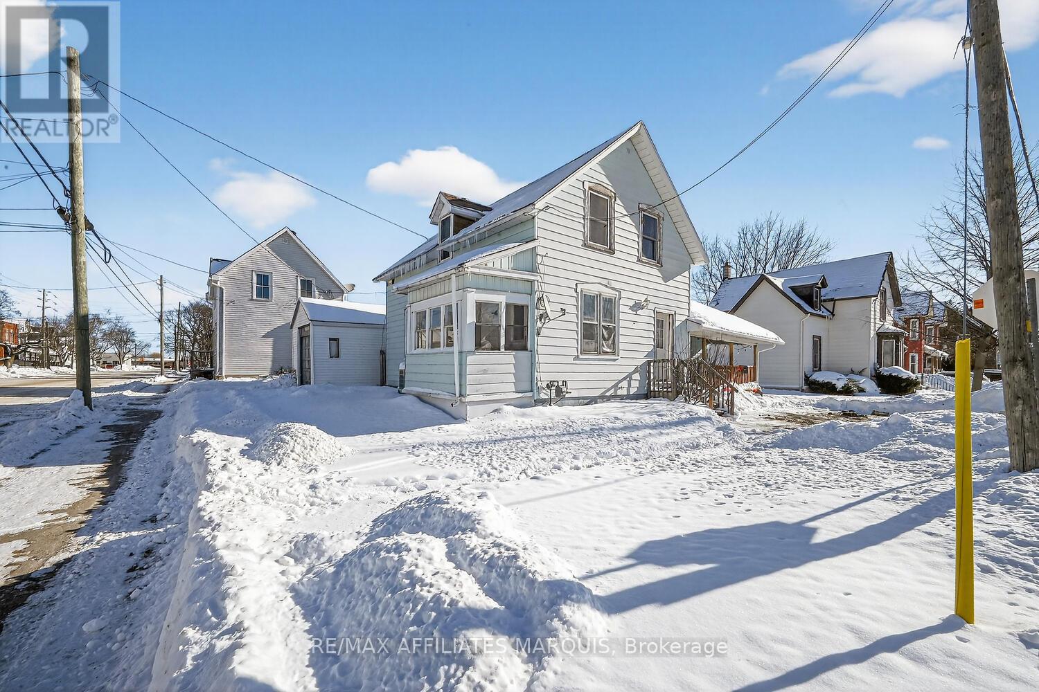 MLS® listing #29317338 for sale located at 17 MCGILL STREET N