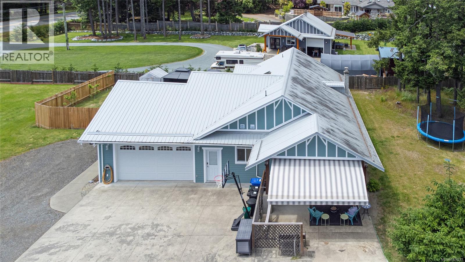 MLS® listing #29317597 for sale located at 1185 Hutchinson Rd