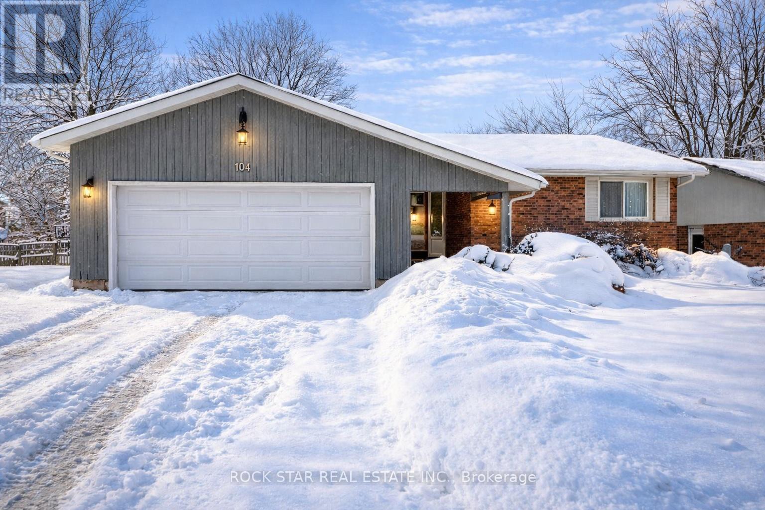 MLS® listing #29321123 for sale located at MAIN - 168 MILLWOOD CRESCENT